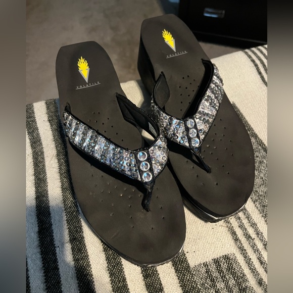 Volatile wedges size 10 with added swarovski crystals - Picture 1 of 3